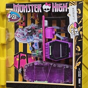MONSTER HIGH - Home Ick CLASSROOM SET - NIB